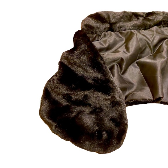 Women’s CLMMEIYUA Faux Fur Shrug/Wrap/Shawl Over the Shoulders OS fits medium - Picture 5 of 7